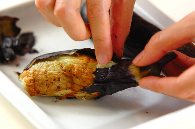 焼きナスの赤みそ汁の作り方の手順3