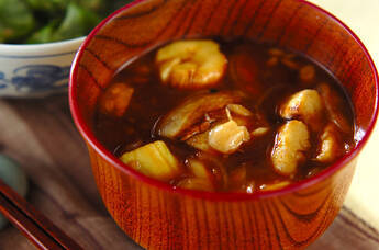 焼きナスの赤みそ汁