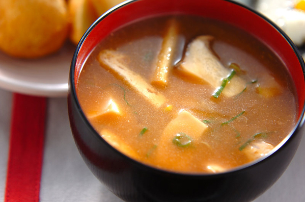 1. エリンギと大根のみそ汁