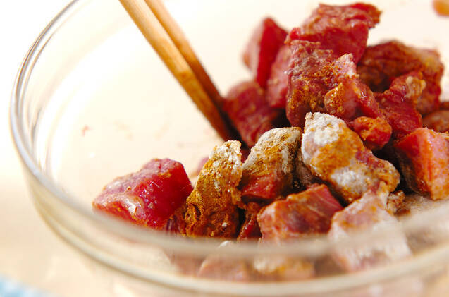 ルウで作る絶品本格派！ゴロゴロビーフカレー by 中島 和代さん／杉本 亜希子さんの作り方の手順1