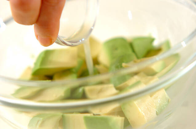 ささ身とアボカドのエスニック和えの作り方の手順1