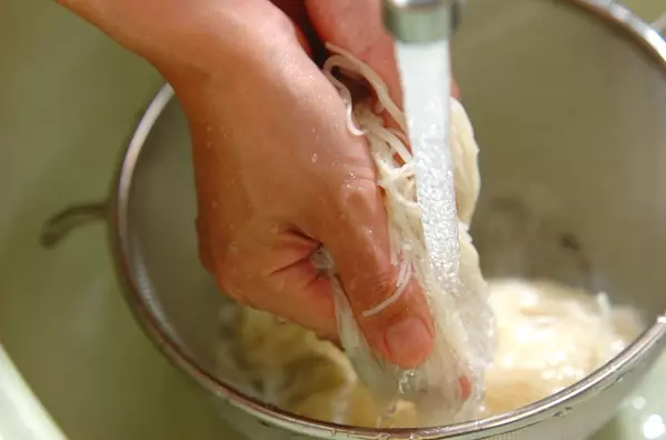 ミョウガとキュウリのサラダ風和えそうめんの作り方1