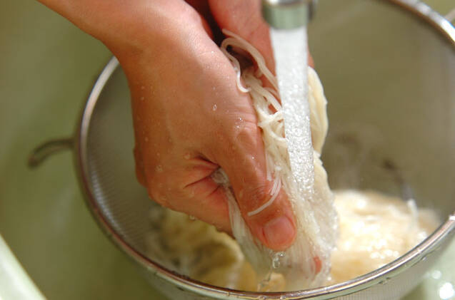 ミョウガとキュウリのサラダ風和えそうめんの作り方の手順1