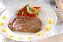 ステーキ・マッシュポテト添え