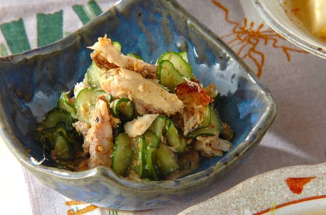 アジの干物のゴマ酢和え