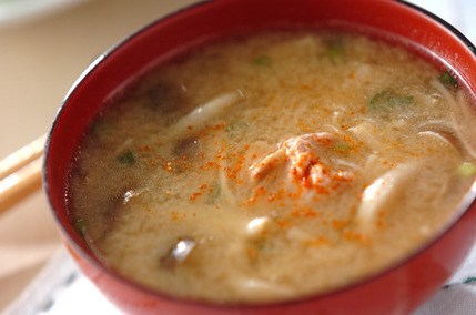 豚肉入りキノコのみそ汁