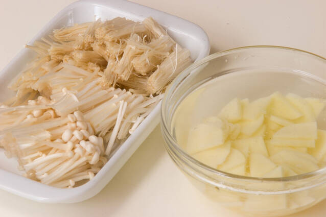 ジャガイモのみそ汁の作り方の手順1