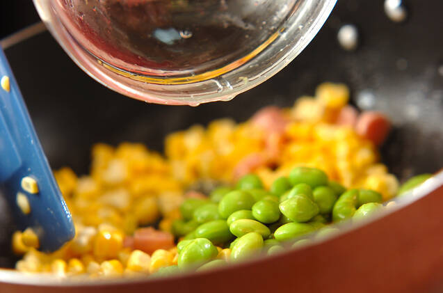 トウモロコシと枝豆のバター炒めの作り方の手順4