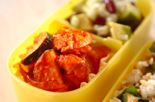 チキンとズッキーニのトマト煮