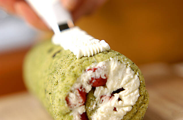 抹茶イチゴロールケーキの作り方の手順13