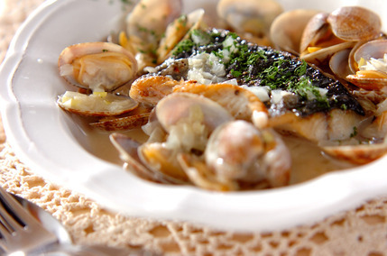 サワラとアサリのワイン蒸し