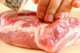 豚バラ肉のミントマスタードソースがけの下準備1