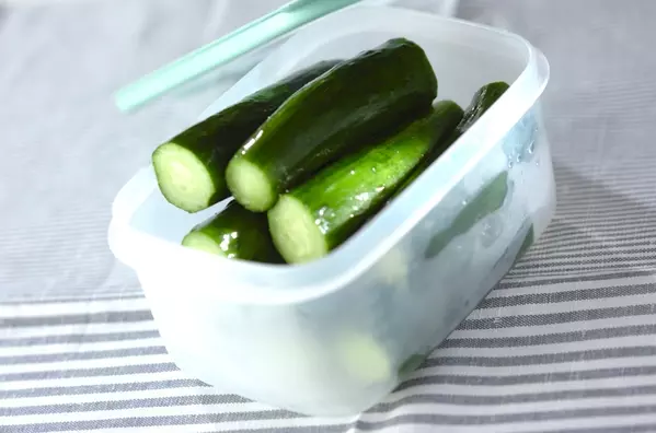 シンプルなおいしさ!パリパリ塩キュウリ