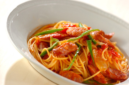 簡単！フレッシュトマトとソーセージのパスタ
