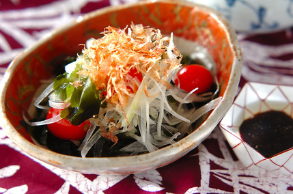 ワカメと玉ネギの和風サラダ