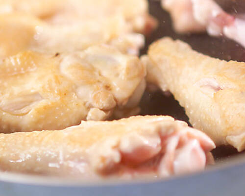 カブと鶏肉の豆板醤スープの作り方の手順2