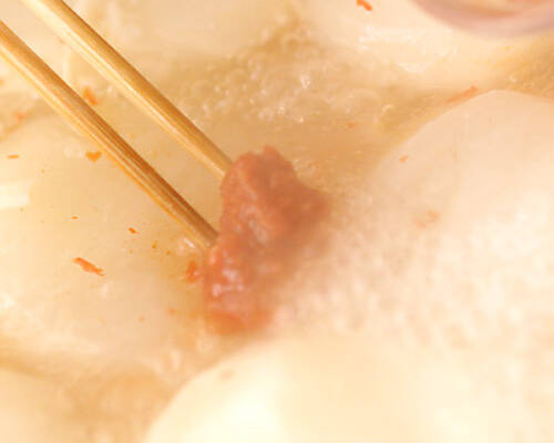 カブと鶏肉の豆板醤スープの作り方の手順4