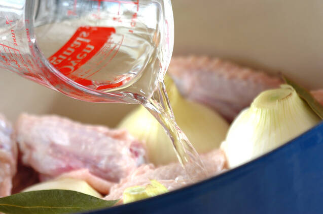 鶏肉と新玉ネギのスープ煮の作り方の手順6