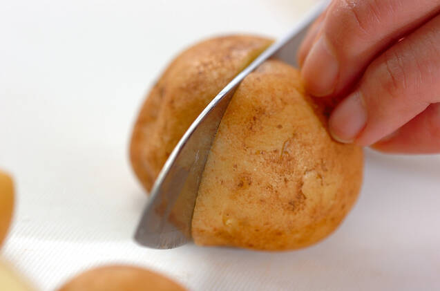 新ジャガのうま煮の作り方の手順1
