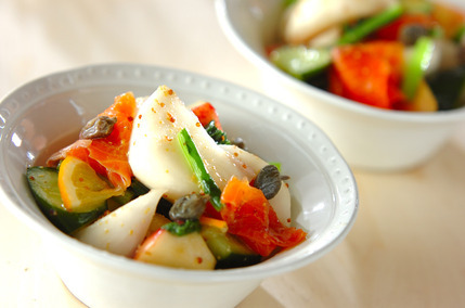 カブとサーモンのサラダ