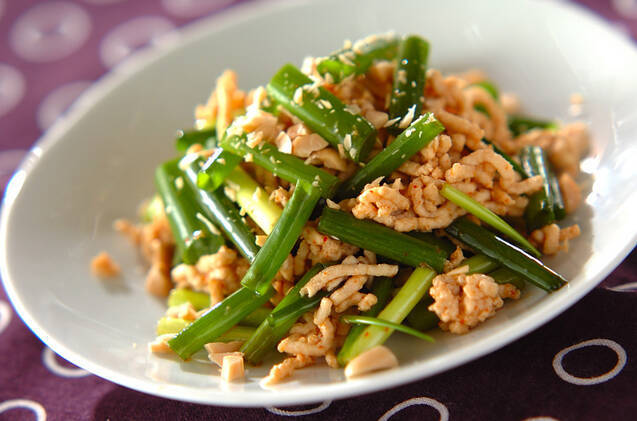 細ネギと鶏ひき肉のピリ辛サラダ