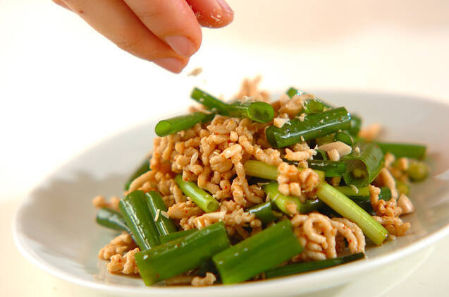 細ネギと鶏ひき肉のピリ辛サラダの作り方の手順3