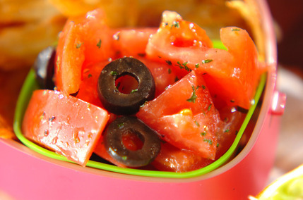 トマトとオリーブのサラダ