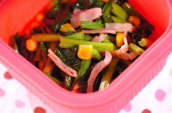 ホウレン草とベーコンとコーンのソテー