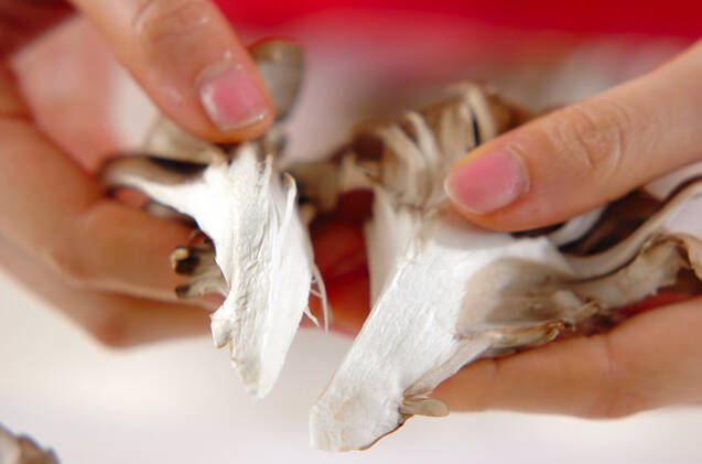 マイタケのみそ汁の作り方の手順1