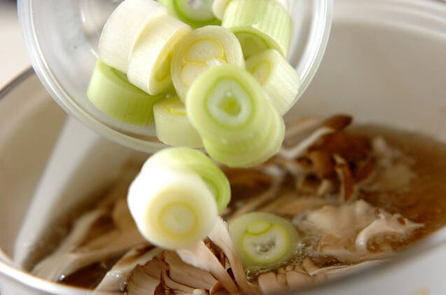 マイタケのみそ汁の作り方の手順3