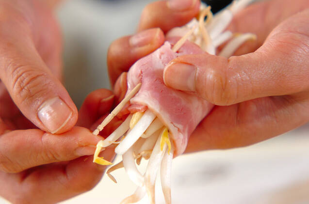 モヤシのベーコン巻きの作り方の手順2