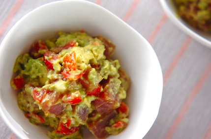 マグロのワカモレ和え