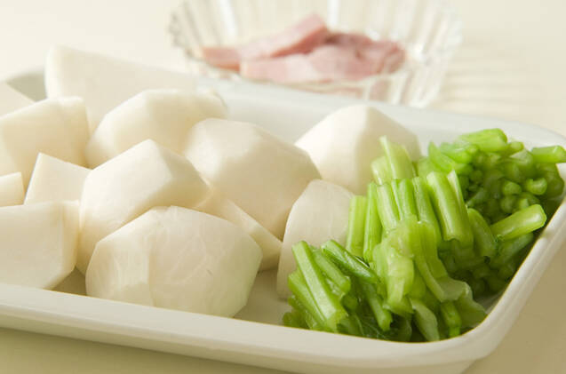 小カブのミルクスープの作り方の手順1