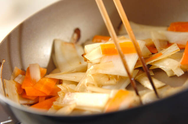 ウドの食べ方に迷ったら きんぴらに！春の山菜 常備菜にもおすすめの作り方の手順3