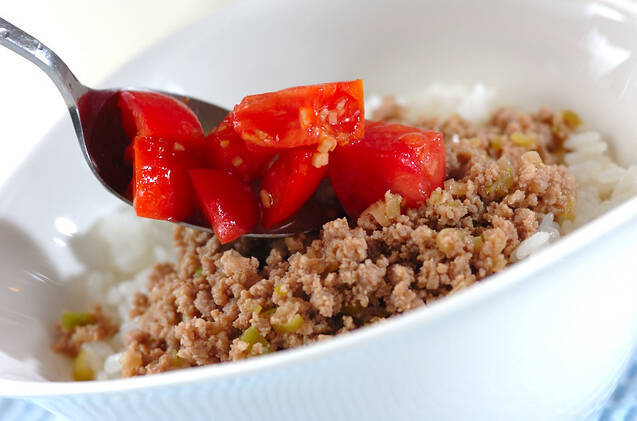 サッパリトマトのそぼろ丼の作り方の手順5