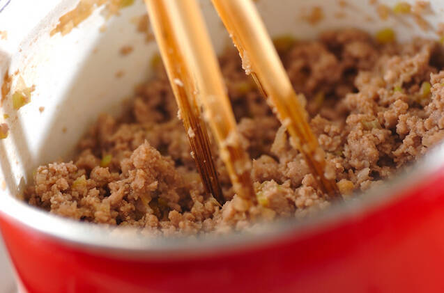 サッパリトマトのそぼろ丼の作り方の手順2