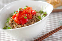 サッパリトマトのそぼろ丼