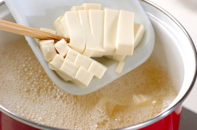 豆腐とワカメの麦みそ汁の作り方の手順3