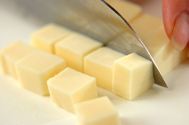 プロセスチーズ入りパンプキンサラダの作り方の手順1