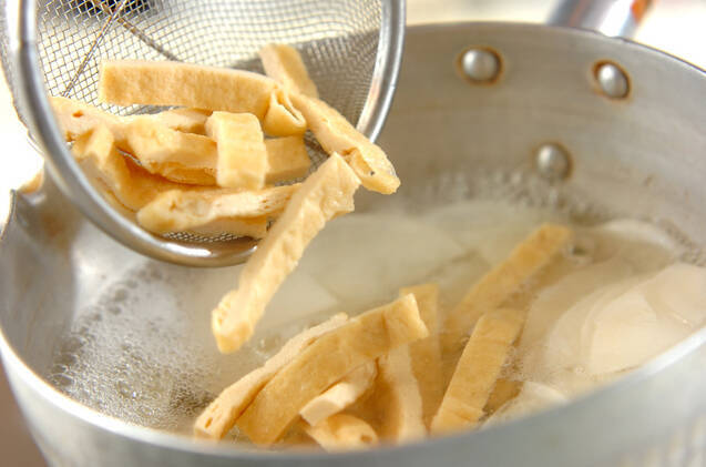 カブと油揚げのみそ汁の作り方の手順3