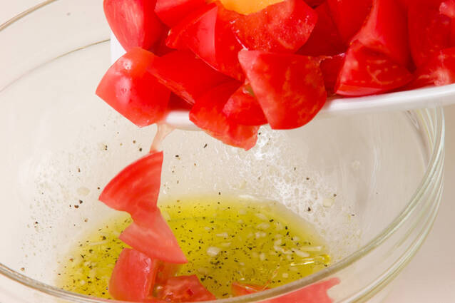 簡単おいしい バジルたっぷりサラダ 香り豊か！大量消費にもなるの作り方の手順5