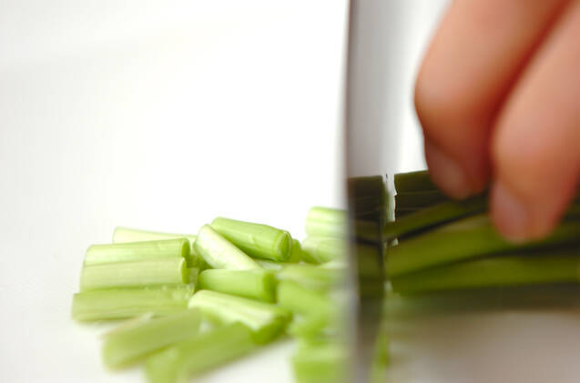 ニラチャーハンの作り方の手順1