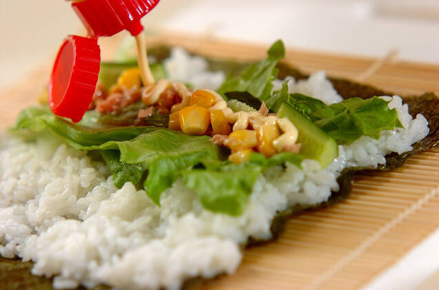 サラダ巻きずしの作り方の手順3