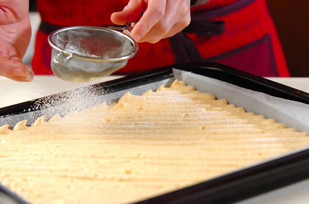 イチゴのロールケーキの作り方の手順4