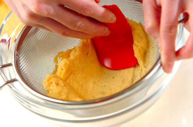 イチゴのロールケーキの作り方の手順9