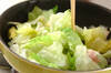 やみつきになる！シャキシャキレタスとベーコンのオイスター炒めの作り方の手順4