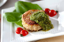 緑ソースのひえバーグ