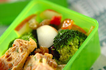 ブロッコリーとリンゴのサラダ