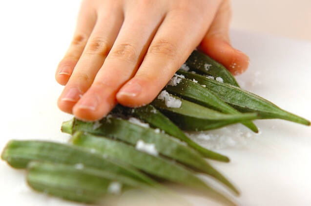 和えるだけの簡単副菜！オクラのマヨしょうゆ和えの作り方の手順1