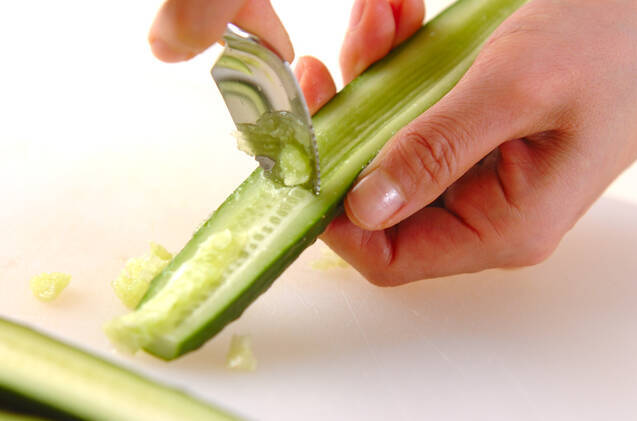 キュウリの炒め物の作り方の手順1